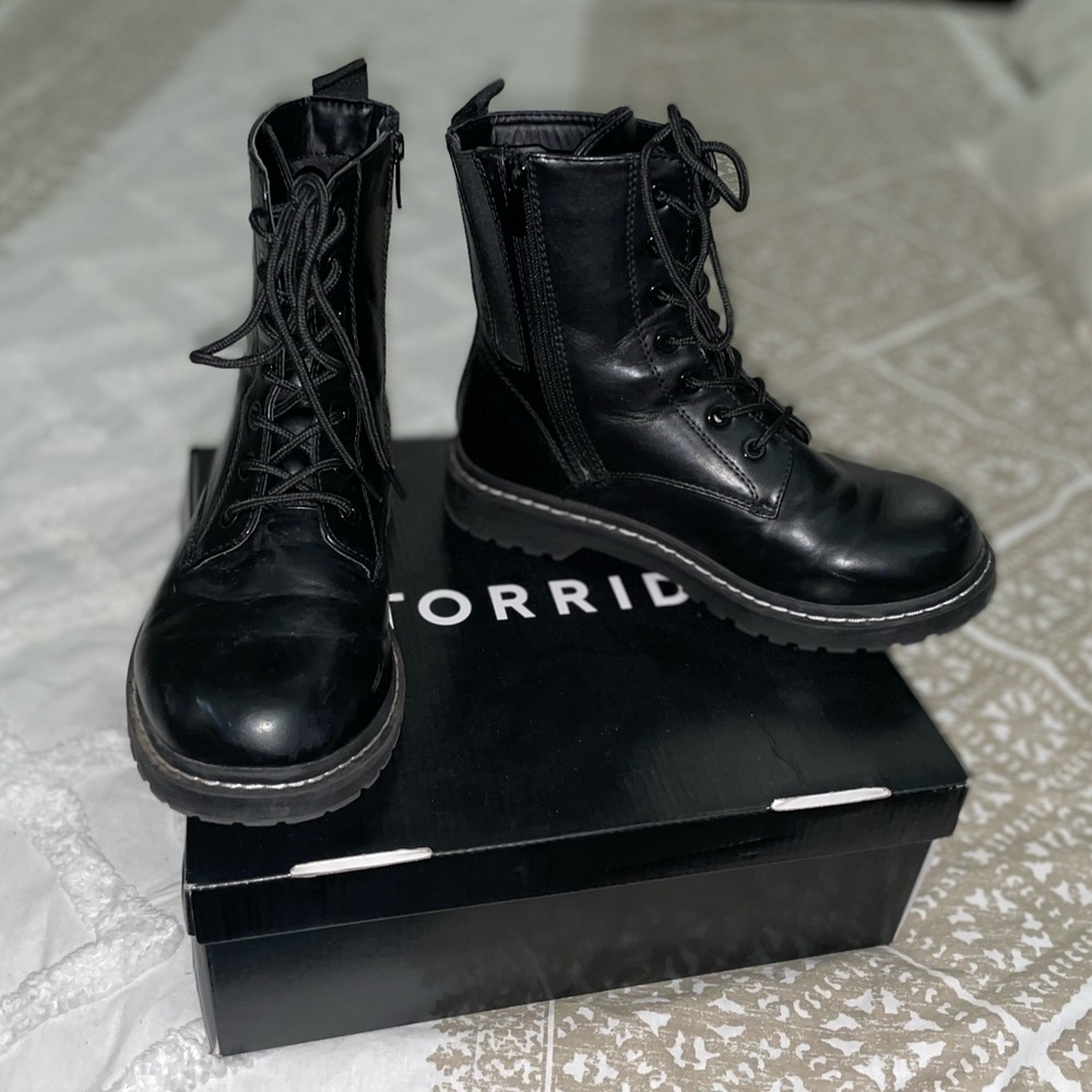 Women Size 9 BLACK CHUNKY BTM COMBAT